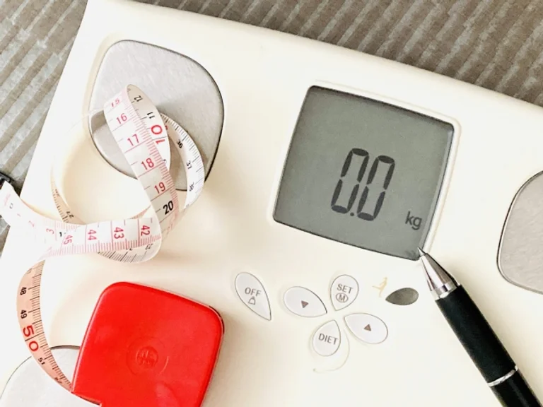 1日の消費カロリーの計算には「METs」と「基礎代謝」を用いるをイメージできる画像