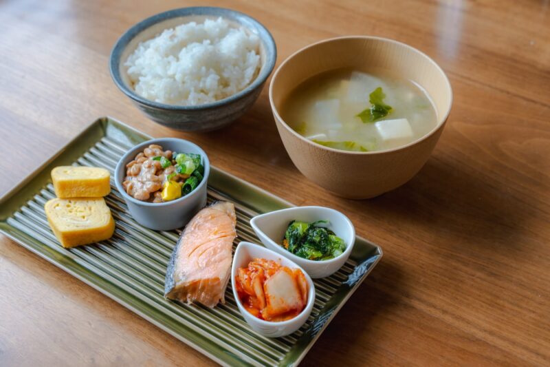 ダイエット中の朝ごはんレシピ【和食編】をイメージできる画像