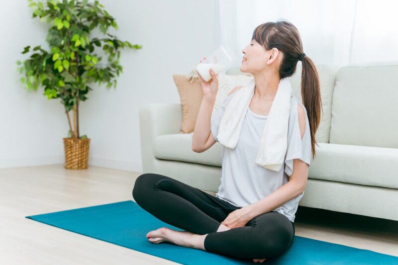 ダイエット中にカゼインプロテインを飲む3つのメリットをイメージできる画像