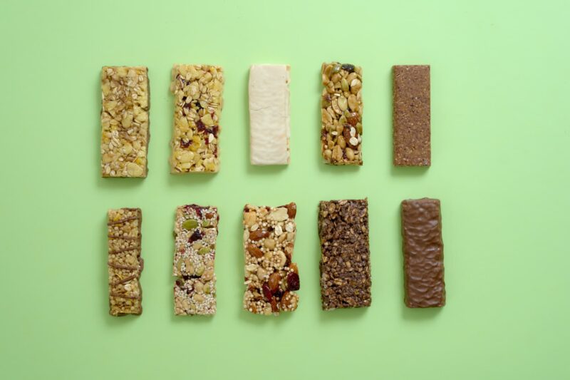 ダイエット中にプロテインバーを選ぶ4つのポイントをイメージできる画像