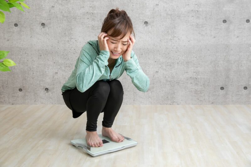 ダイエット中に体重が減ったり増えたりする3つの理由をイメージできる画像