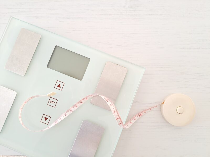ダイエット中に体重が減ったり増えたりするのは自然のことをイメージできる画像