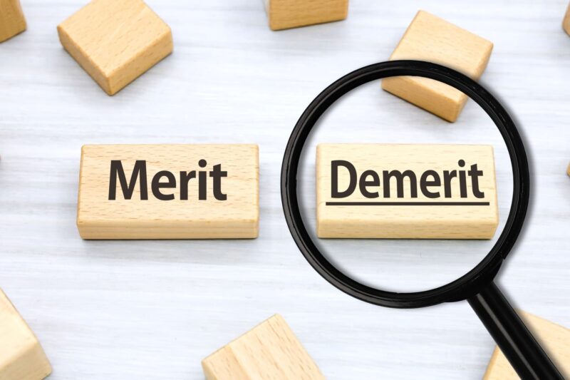 ダイエット中にホエイプロテインを飲む4つのデメリットをイメージできる画像