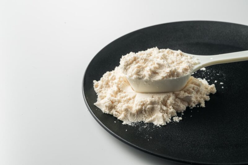 カゼインプロテインとは「ゆっくり吸収されるタンパク質」のことをイメージできる画像
