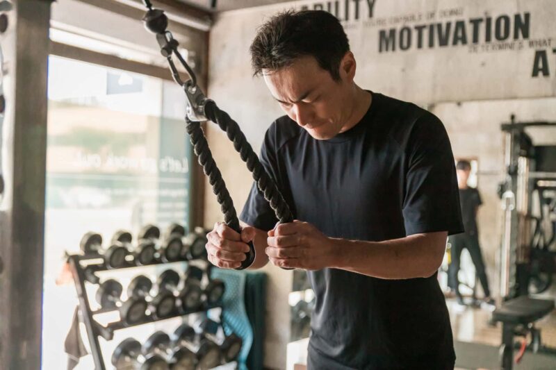 腕が太くならない人向けの筋トレメニュー【上腕三頭筋編】をイメージできる画像