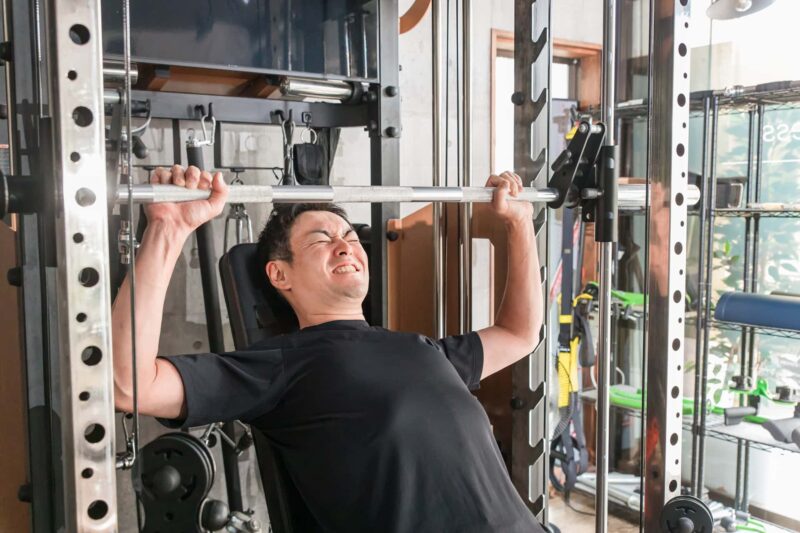 筋トレのフォームがわからない人がやりがちなNG例をイメージできる画像